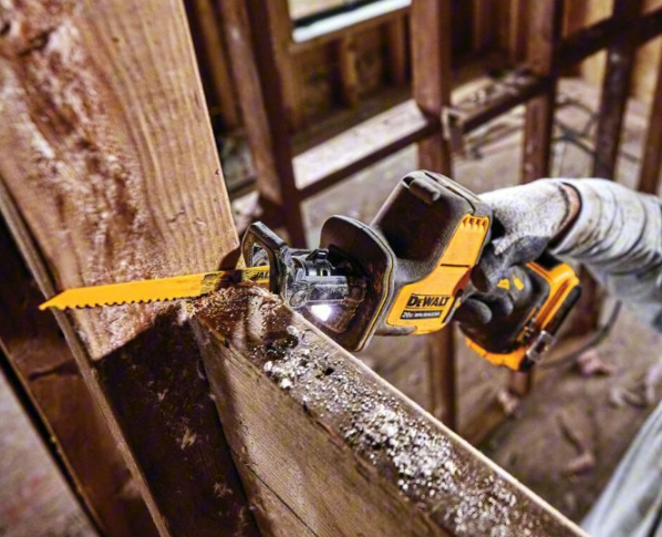 DeWalt Atomic Compact series 20V Reciprocating Saw